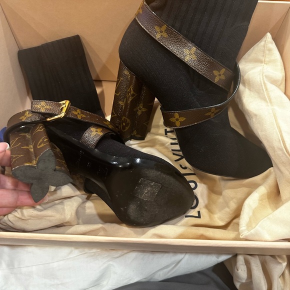 Louis vuitton Authentic ones worn .Exelent condition. - Picture 3 of 4